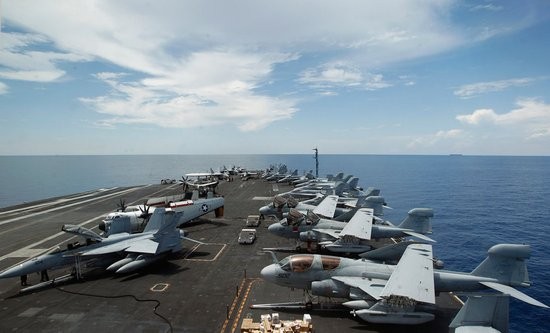 Tháng 5 năm 2013, tàu sân bay động cơ hạt nhân USS Nimitz CVN 68 của Quân đội Mỹ hiện diện trên biển Đông